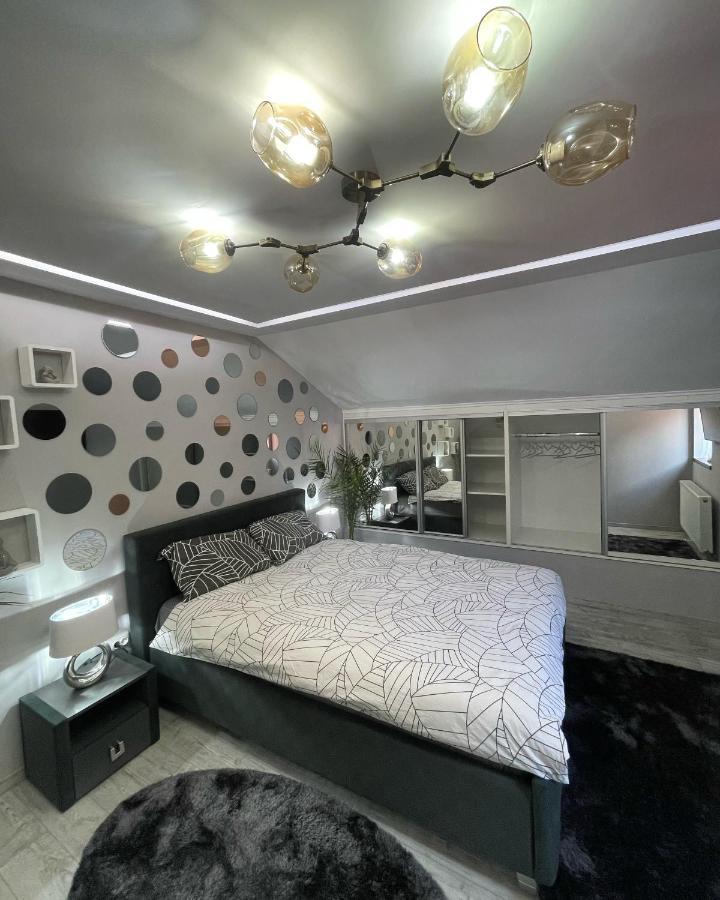 Deyinn Guest House Centrum Турда Экстерьер фото